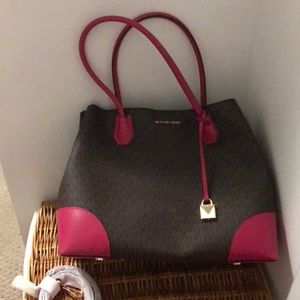 Excellent used a few times condition Michael Kors